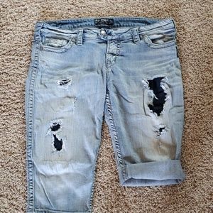 Silver Jean's Distressed Capris Size 36 (waist)
